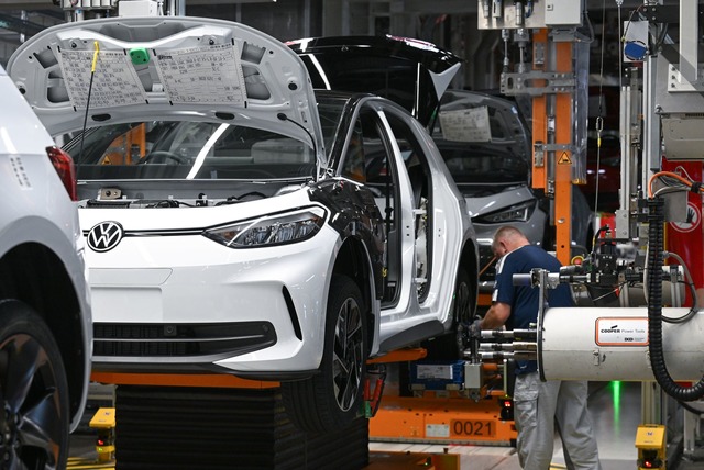 Der Hochlauf der Elektromobilit&auml;t...dustrie zu langsam voran. (Symbolbild)  | Foto: Hendrik Schmidt/dpa