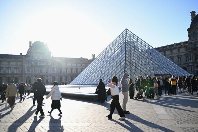 Der Louvre wird für ausländische Besucher teurer