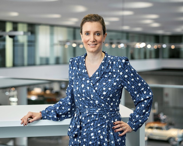 ZF-Personalvorst&auml;ndin Lea Corzili...ne Vertragsverl&auml;ngerung erhalten.  | Foto: -/ZF/dpa