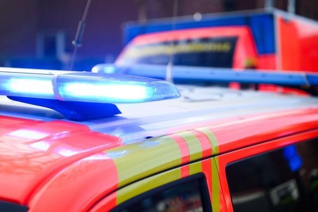 Bei Appenweier fhrt ein alkoholisierter Autofahrer in einen Rettungswagen mit Blaulicht