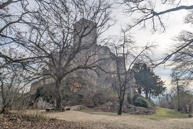 Rttler Schloss wird im Advent am Abend beleuchtet