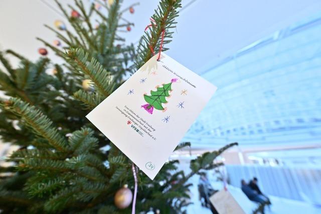 Anderen eine Freude machen: In Freiburg gibt es auch dieses Jahr wieder eine Wunschbaum-Aktion