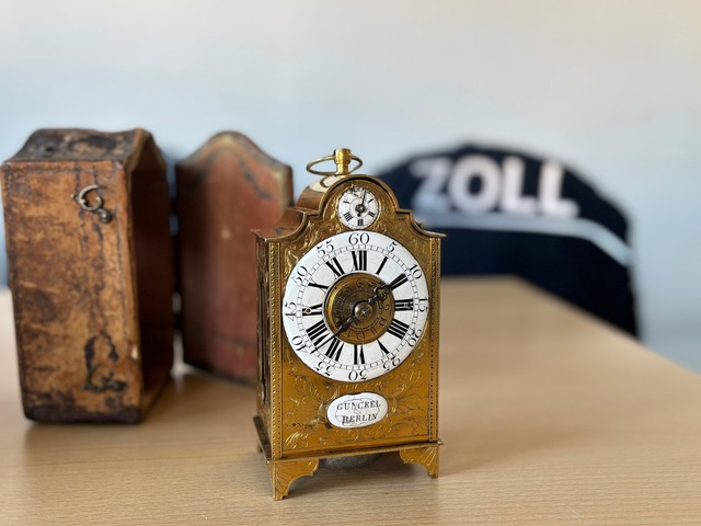 Der Schweizer zahlte eine Einfuhrabgab...hr mitnehmen zu d&uuml;rfen. (Handout)  | Foto: Hauptzollamt Singen/dpa