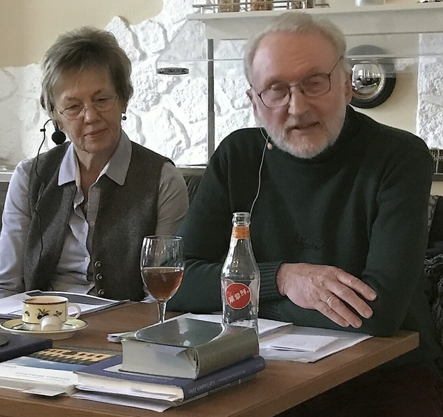 Angelika Rautenberg untersttzte ihren Mann Werner bei der Lesung.  | Foto: Karin Stckl-Steinebrunner