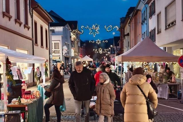 Glhweinduft und Late-Night-Shopping lockt zum Lichterfest in Schopfheim