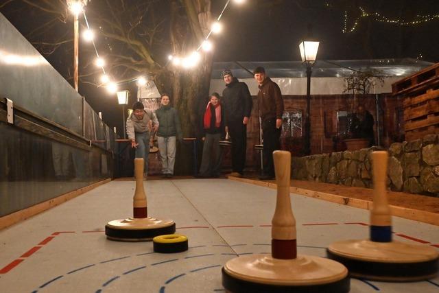 Glhwein mit Freiburg von oben und Ciao Latte hinterm Grnhof