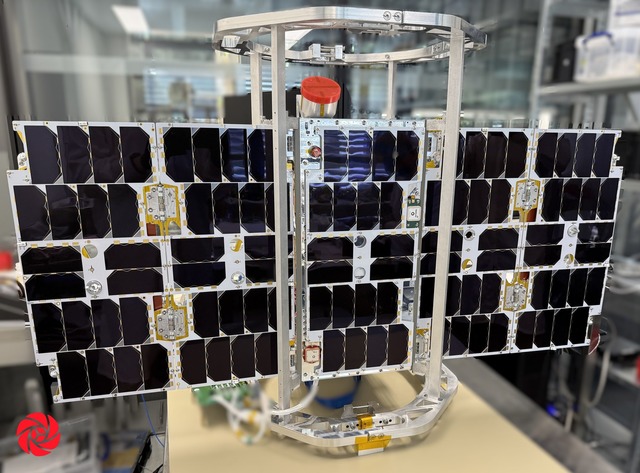 Der erste neue Empf&auml;nger des Tier...rojekts "Icarus" ist ins All geflogen.  | Foto: OroraTech/dpa