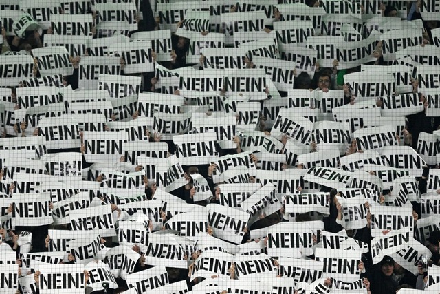 Borussias Fans sagen Nein zu den Pl&auml;nen der Politik.  | Foto: Ulrich Hufnagel/dpa