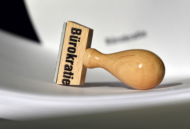 Unternehmer sehen sich durch &uuml;ber...uml;rokratie ausgebremst. (Symbolbild)  | Foto: Ralf Hirschberger/dpa-Zentralbild/dpa