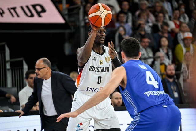 Einer von drei Europameistern gegen Israel: Isaac Bonga.  | Foto: Harry Langer/dpa