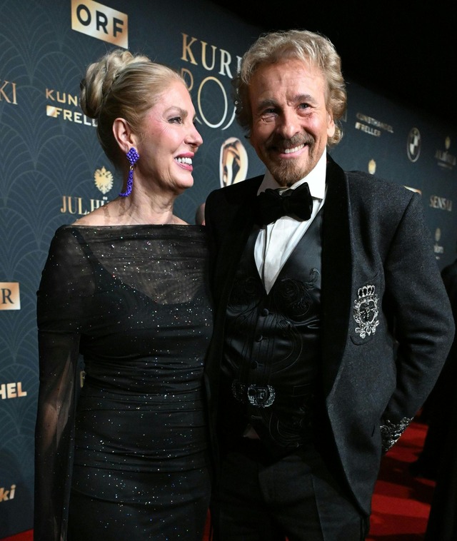 Thomas Gottschalk kam mit seiner Ehefrau Karina zur Romy-Vergabe.  | Foto: Barbara Gindl/APA/dpa