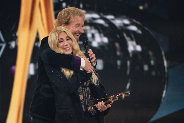 Gottschalks Auftritt bei der Bambi-Verleihung an Cher sorgte f&uuml;r Kritik.  | Foto: Peter Kneffel/dpa