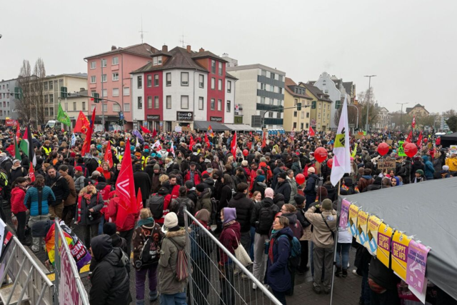 Blockaden und Demos in Gieen: Massenprotest gegen AfD-Jugend beginnt