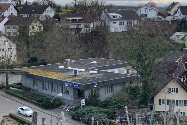 Das einstige Volksbankgebude in Zell-...eicht nun dem Rettungszentrum Rebland.  | Foto: Helmut Seller