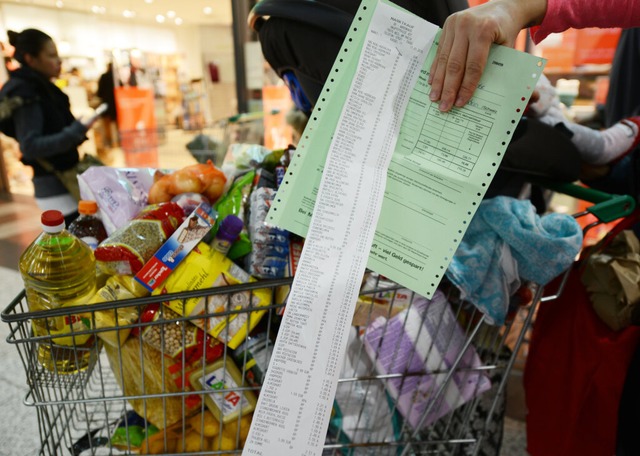 Lebensmittel, Drogerieprodukte, Sporta...en in deutsche Geschfte (Archivbild).  | Foto: Patrick Seeger