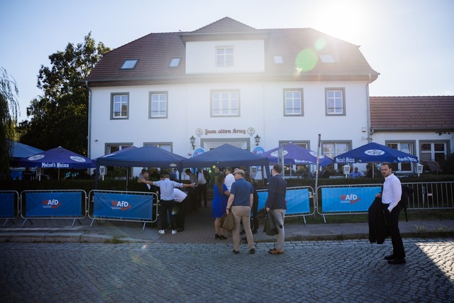 Die AfD-Wahlparty nach der Landtagswah...te f&uuml;r Schlagzeilen. (Archivbild)  | Foto: Christoph Soeder/dpa