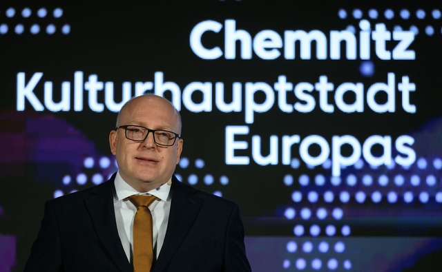 F&uuml;r Oberb&uuml;rgermeister Sven S...Erlebnisse, Emotionen und Begegnungen.  | Foto: Hendrik Schmidt/dpa