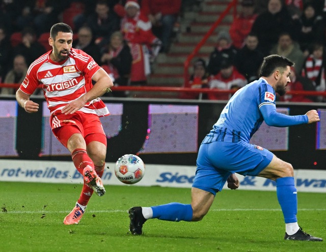 Rani Khedira (l) avancierte erneut zum Matchwinner f&uuml;r Union Berlin.  | Foto: Soeren Stache/dpa