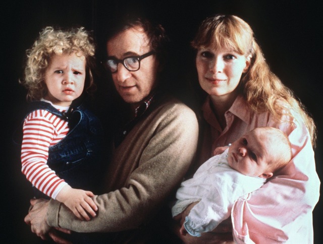 Zum gro&szlig;en Bruch zwischen Woody ...d Mia Farrow kam es 1992. (Archivbild)  | Foto: -/Photoreporters/dpa