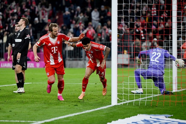 Luis D&iacute;az (M) wird zum M&uuml;nchner Matchwinner.  | Foto: Sven Hoppe/dpa