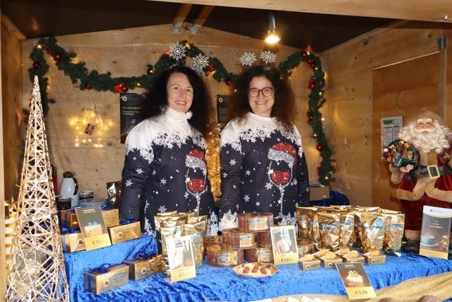 Funkelnde Lichter, glitzernde Bumchen: Der Weihnachtsmarkt in Altweil ist gut besucht worden