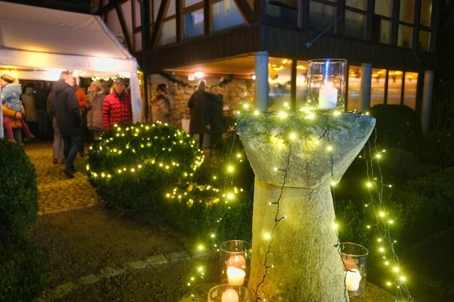 Festlich geschmckt lud das Anwesen de...n und in den Rumen zum Verweilen ein.  | Foto: Birgit-Cathrin Duval