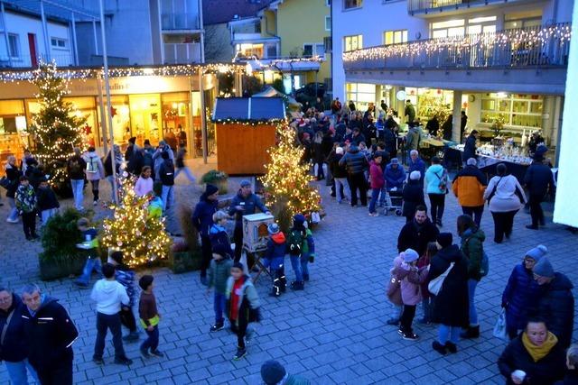 Lichterglanz und leuchtende Kinderaugen: "Advent im Stdtle" in Zell ist wieder ein Anziehungspunkt