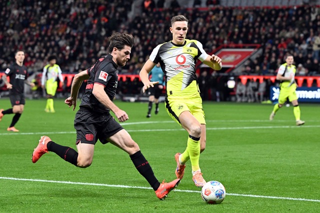 Ein Sieg auch mit Signalwirkung f&uuml;r Nico Schlotterbeck (r)?  | Foto: Federico Gambarini/dpa