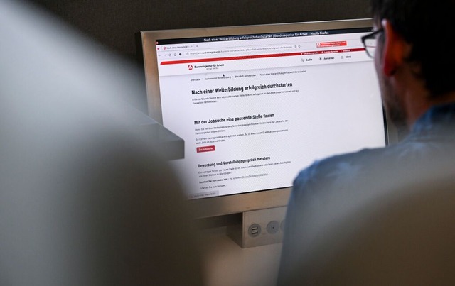 Wer gut ausgebildet ist und seine Qual...rt, hat auf dem Arbeitsmarkt Vorteile.  | Foto: Jens Kalaene (dpa)