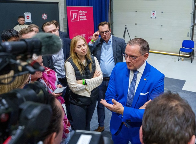 AfD- Chefin Tino Chrupalla im Gespr&au...ndorganisation Generation Deutschland.  | Foto: Thomas Frey/dpa