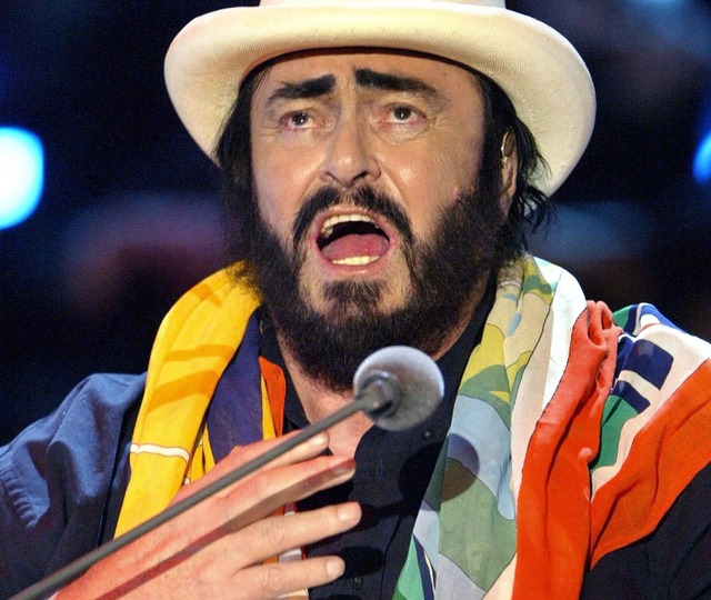Der echte Luciano Pavarotti - 2003 bei...etten, dass..?"-Auftritt. (Archivbild)  | Foto: Uli Deck/dpa-pool/dpa