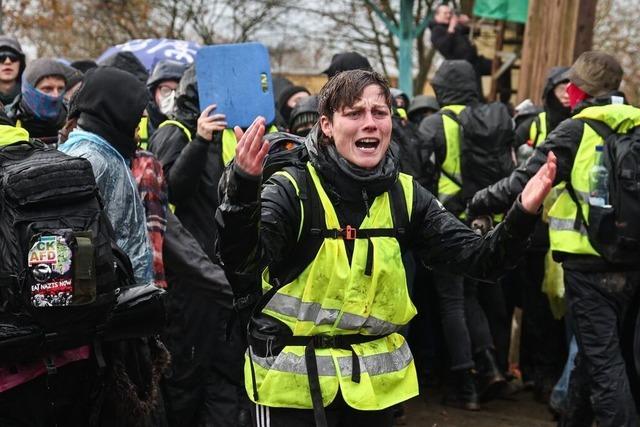 Bndnis wirft Polizei Gewalt bei Demonstrationen gegen AfD-Jugend vor