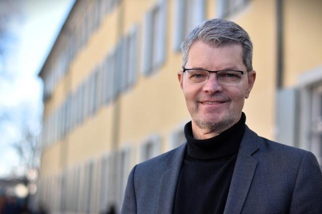 Der Mann, der die Freiburger Volkshochschule von Schlangen befreit hat