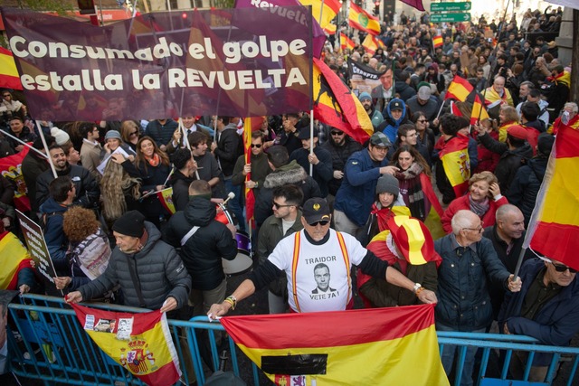 Die linke Minderheitsregierung ger&auml;t zunehmend unter Druck.  | Foto: Fernando S&aacute;nchez/EUROPA PRESS/dpa