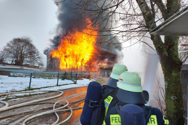 Brand zerstrt Hhnerstall mit 4500 Tieren in Dachsberg