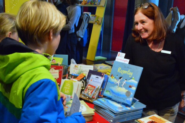 Kinderbuchmesse verwandelt den Burghof in eine lebendige Lesewelt