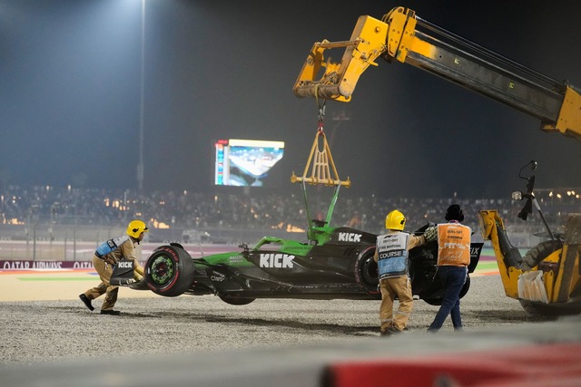 F&uuml;r Nico H&uuml;lkenberg war nach einem Unfall fr&uuml;h Schluss.  | Foto: Darko Bandic/AP/dpa
