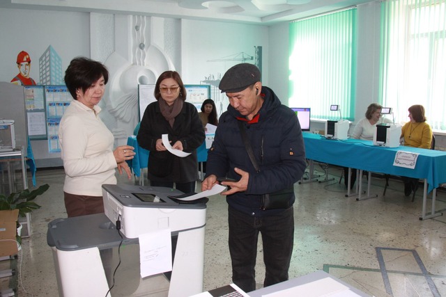 Die Wahlbeteiligung in Kirgistan war m&auml;&szlig;ig.  | Foto: Andr&eacute; Ballin/dpa