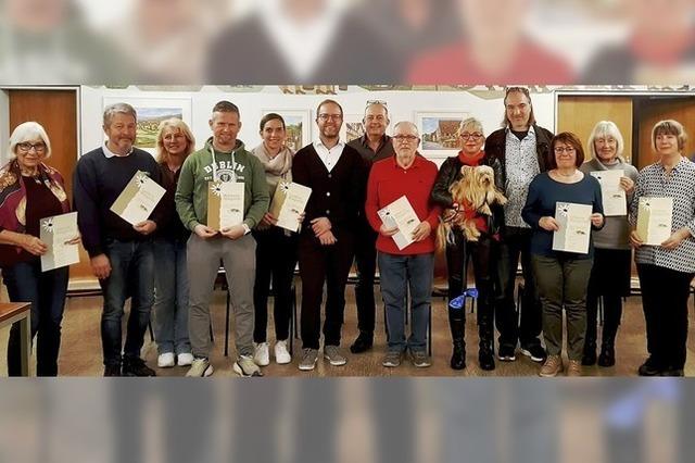 Anerkennung fr besonderen Blumenschmuck im Ort