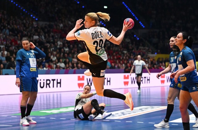 Antje Dll war mit acht Toren die erfo...chste deutsche Werferin gegen Serbien.  | Foto: Marijan Murat (dpa)