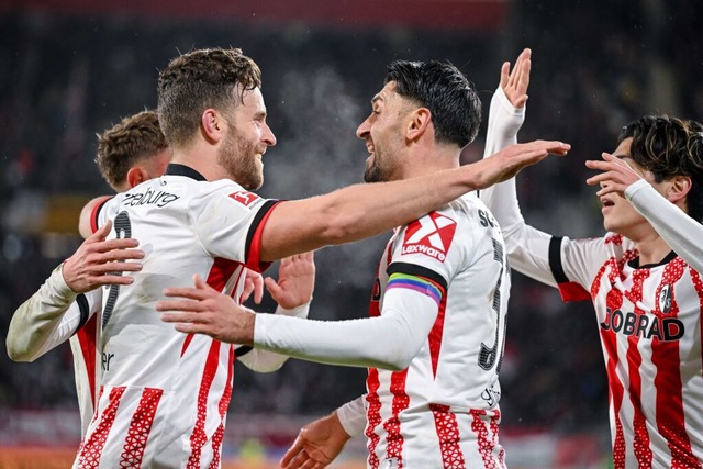 Vincenzo Grifo (SC Freiburg) jubelt nach dem Tor zum 2:0  | Foto: Harry Langer (dpa)