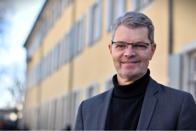 Der Mann, der die Freiburger VHS von Schlangen befreit hat