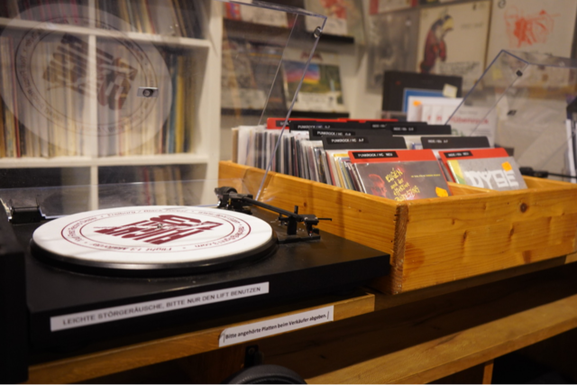 Flight 13 Records in Freiburg will mehr als ein Plattenladen sein