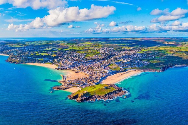 Farbenfrohe Knstlerkolonie an der Kste Cornwalls: Blick auf St. Ives  | Foto: Robert Harding Video  shutterstock.com