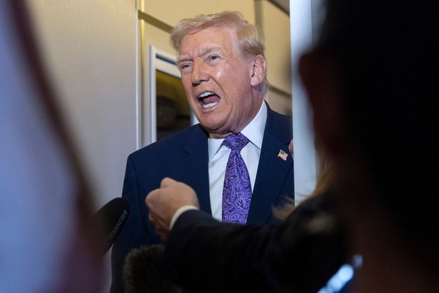 Trump gibt sich mit Blick auf ein Abkommen f&uuml;r ein Kriegsende optimistisch.  | Foto: Alex Brandon/AP/dpa