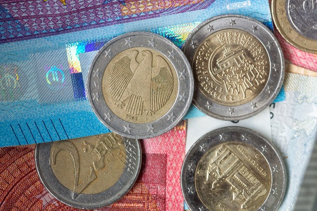 Bulgarien ersetzt die bisherige Landes...Lew ab 2026 mit dem Euro. (Symbolbild)  | Foto: Fernando Gutierrez-Juarez/dpa