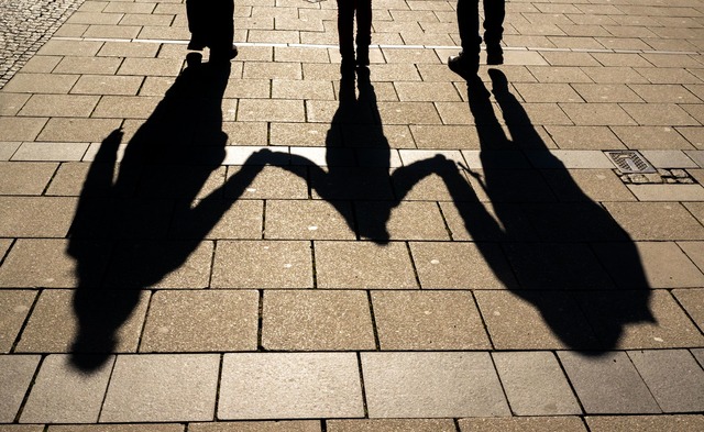 Das Kindergeld steigt 2026. (Symbolbild)  | Foto: Peter Kneffel/dpa