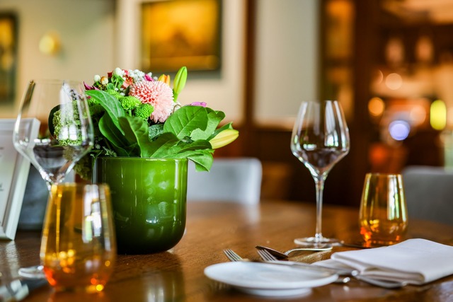 Die Mehrwertsteuer in der Gastronomie soll sinken. (Symbolbild)  | Foto: Christoph Reichwein/dpa