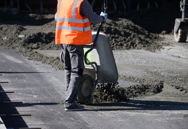 Staatliche Milliarden f&uuml;r Stra&sz...die Wirtschaft ankurbeln. (Symbolbild)  | Foto: Robert Michael/dpa
