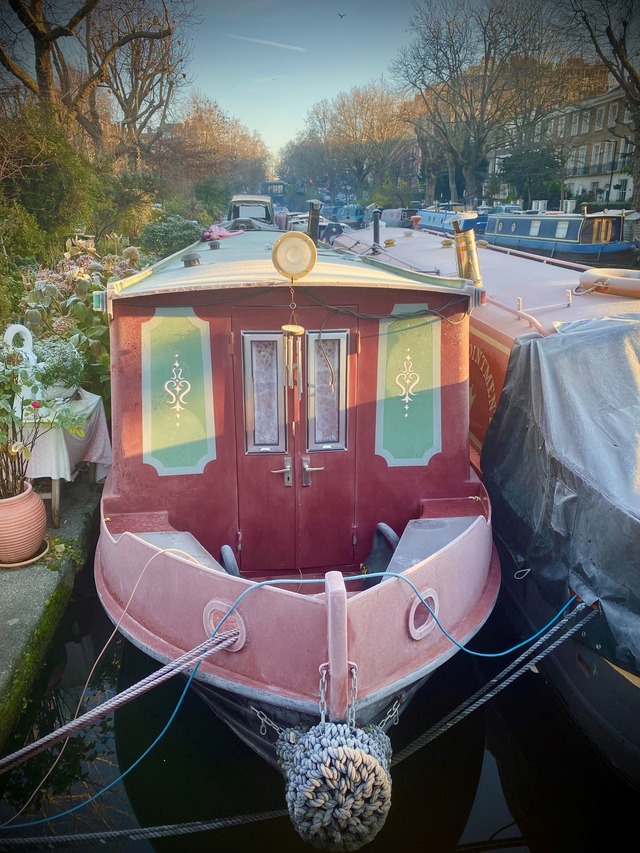 Das Boot ist ihr Zuhause, Arbeitszimme...ens in Gro&szlig;britannien. (Handout)  | Foto: Annette Dittert/dpa